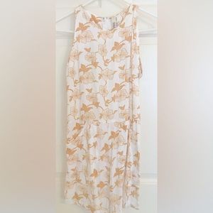 Size small short Romper never worn